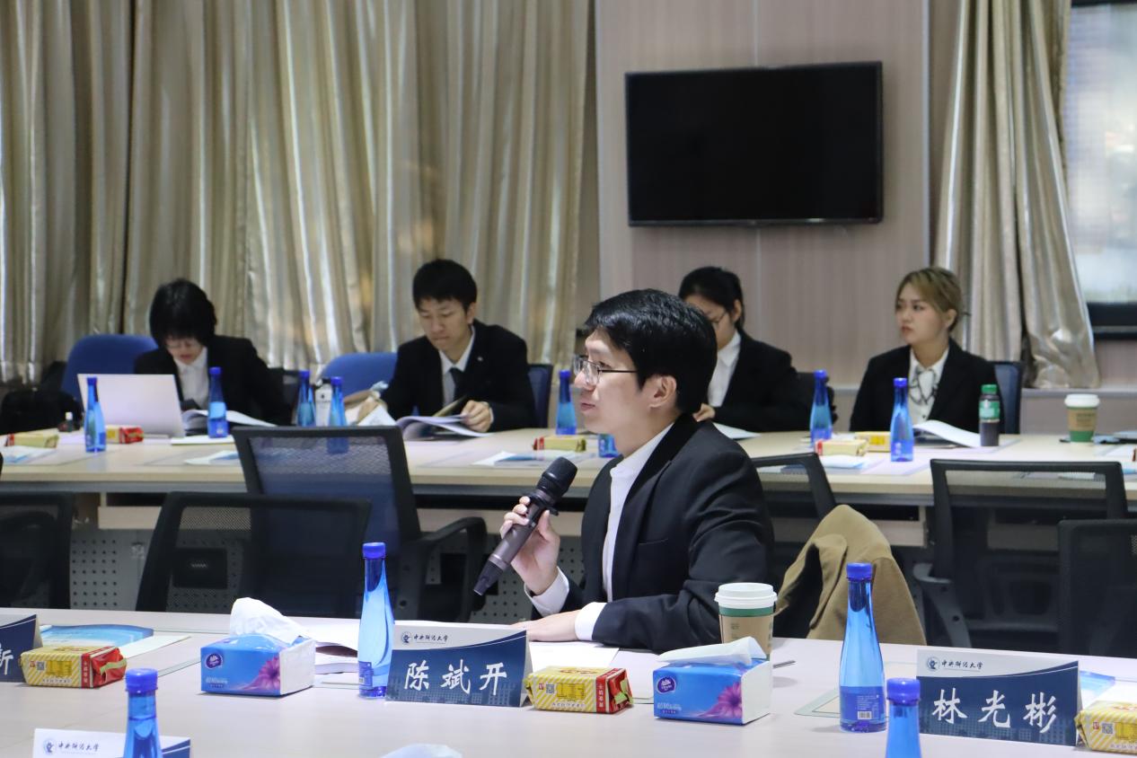 2伟德victor1946校长助理陈斌开教授代表中方致开幕辞